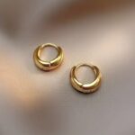 A Pair of Fashionable Water Drop-Shaped Glossy Ear Buckles, Minimalist Style Circle Earrings, Minimalist Niche Design, High-End Jewelry - Image 3